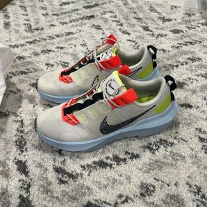 Kids Nike. 5.5